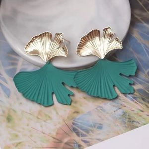 New women’s earrings jewelry gift